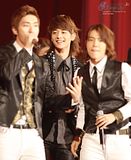 091210 SHINee y SM Family @ Golden Disk Award Th_1260487426_jj3