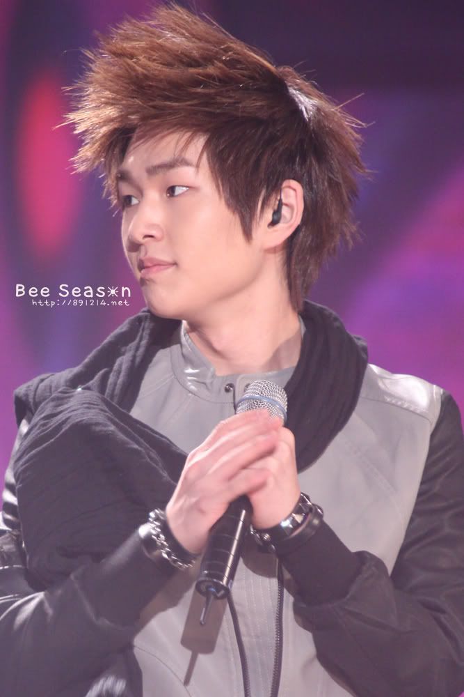 091229 Onew @ SBS Gayo Daejun F0043115_4b3c733335231