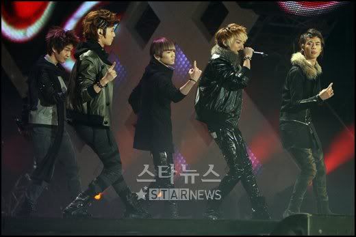 091229 SHINee @ SBS Gayo Daejun Rehearsal 2009122916335980676_1