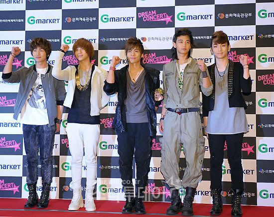 100522 SHINee @ Dream Concert II Imagereadtop20102629051k