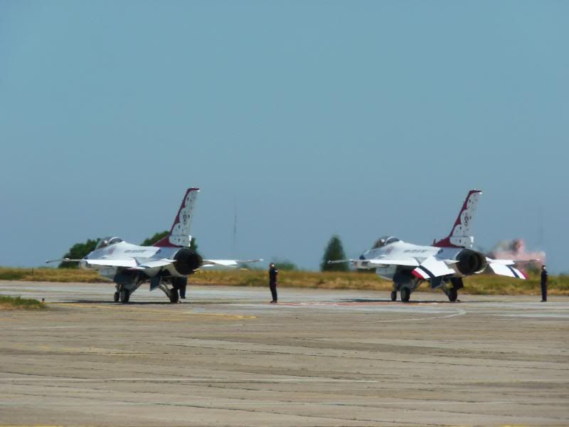 Thunderbirds la Constanta in 2011 - Fotografii P1050894