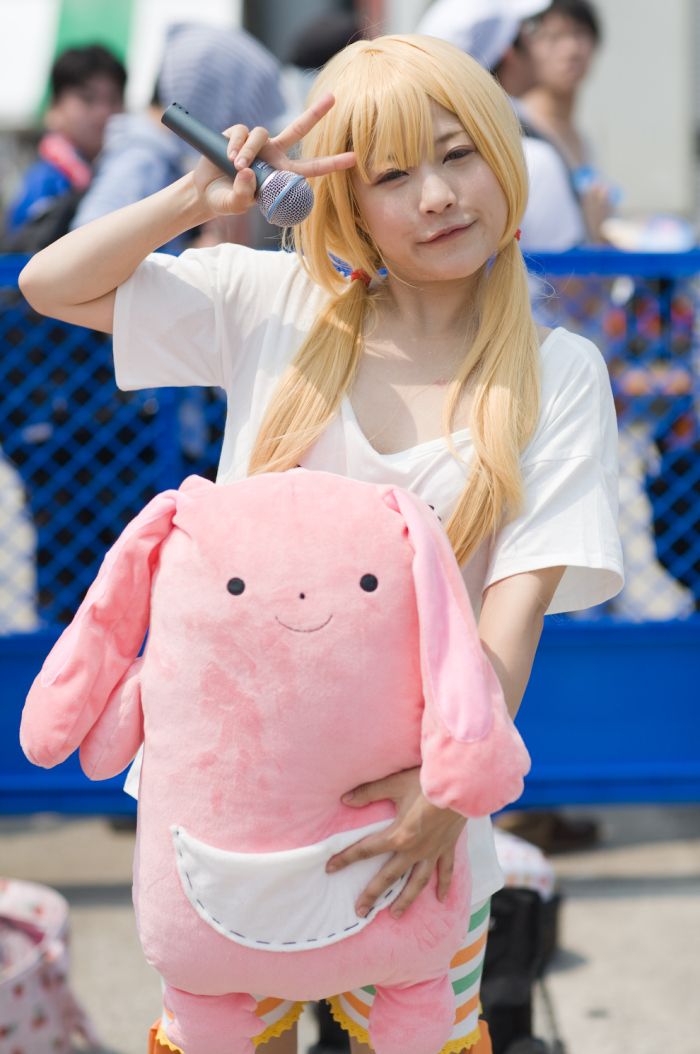 Especial Cosplay en el Comiket 84 C84-day-1-cosplay-very-hot-indeed-22