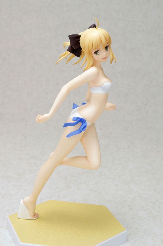 Saber Lily Beach Queens -Fate/Stay Night- (Wave) FIG-MOE-6226_01