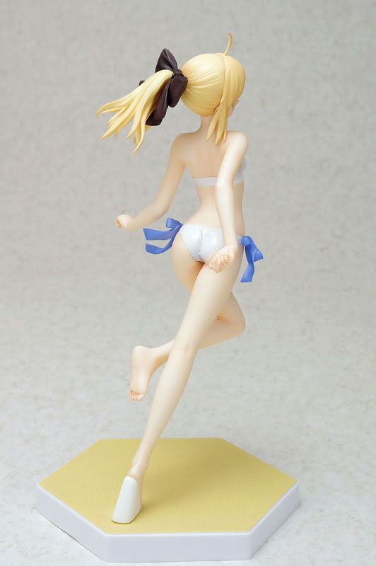 Saber Lily Beach Queens -Fate/Stay Night- (Wave) FIG-MOE-6226_02