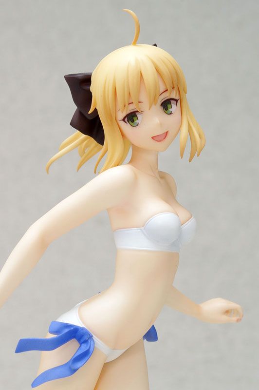 Saber Lily Beach Queens -Fate/Stay Night- (Wave) FIG-MOE-6226_05