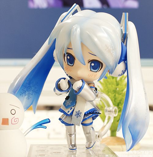 Nendoroid Snow Miku Playtime Edition (Good Smile Company) O0500051310994937085