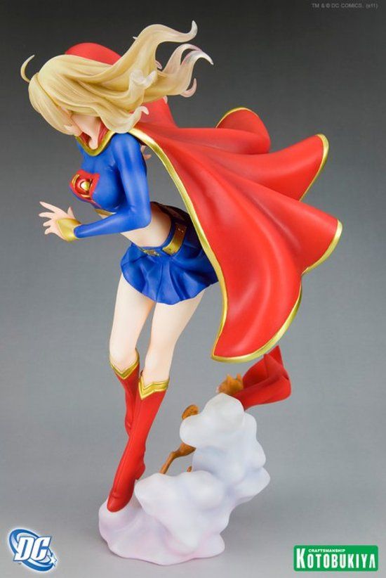 Supergirl -Superman- y Invisible Woman -Fantastic Four- Bishoujo Statue (Kotobukiya) 163077_191232837559787_137679822915089_758532_2270585_n-550x