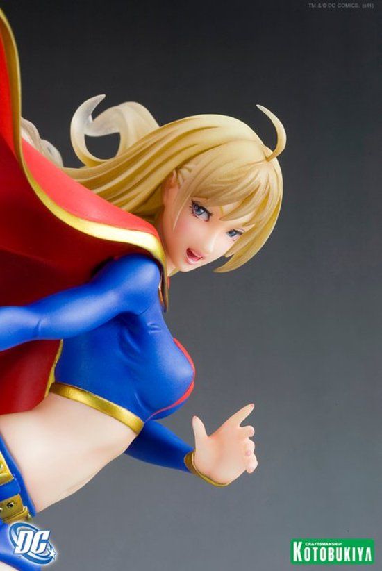 Supergirl -Superman- y Invisible Woman -Fantastic Four- Bishoujo Statue (Kotobukiya) Portada