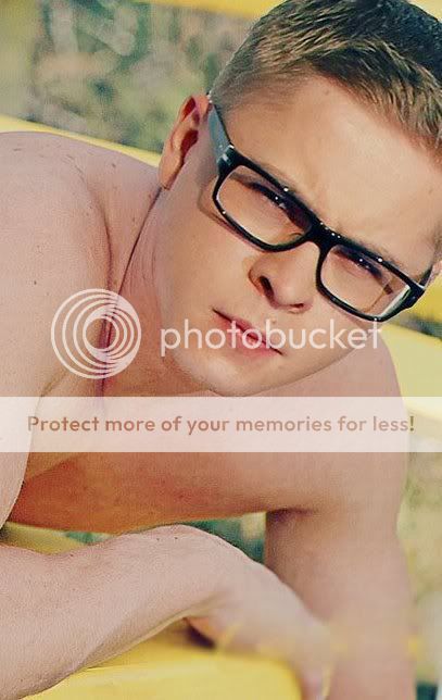 Whoa, Gustav! *-* 168572_172661196109563_151123248263358_367805_5149692_n