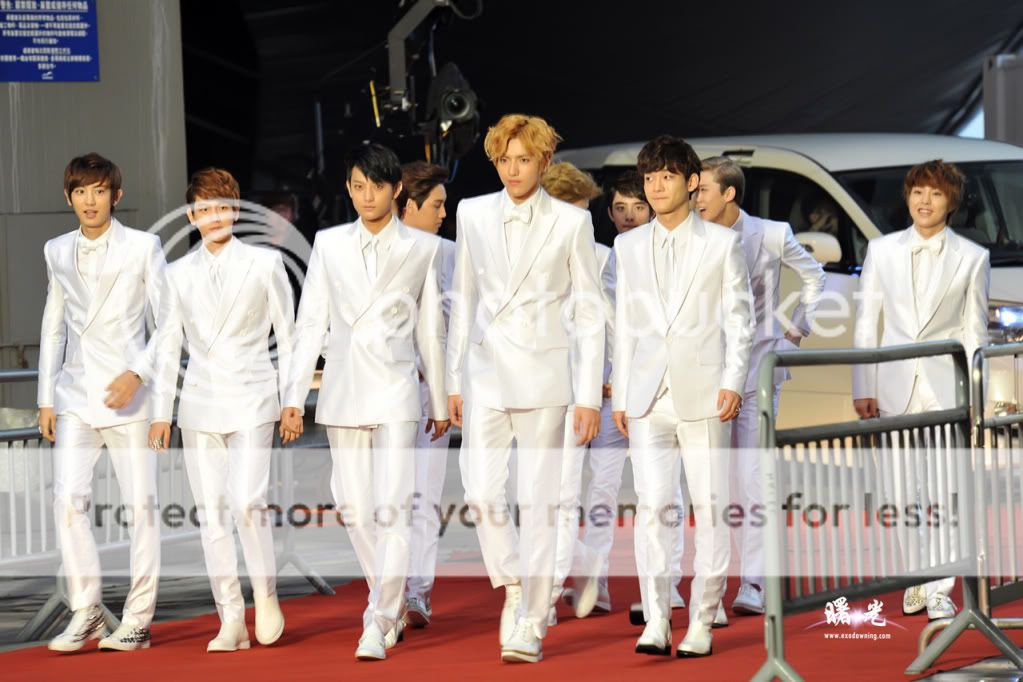 [Fantaken] 301112 EXO M XiuMin @ Mnet Asian Music Award 2012 9dbcf17cjw1dzemq1iq8xj