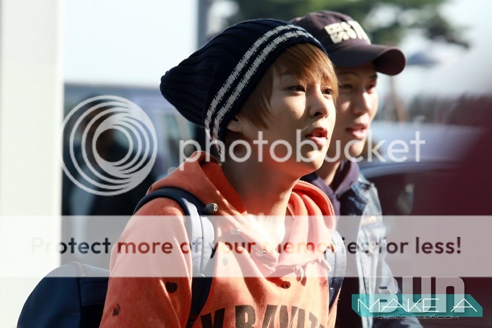 [Fantaken] 121012 EXO M XiuMin @ Incheon Airport & LAX Airport VnzjE