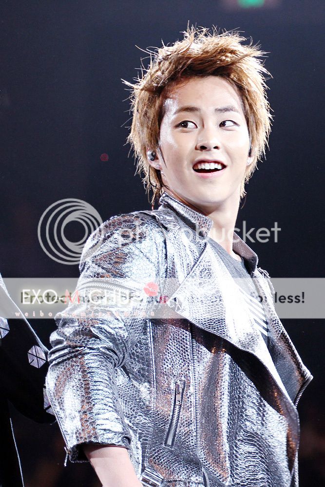 [Fantaken] 021012 EXO M Xiumin @ Chinese & South Korean Song Festival A066e683jw1dxnqrzps3ij