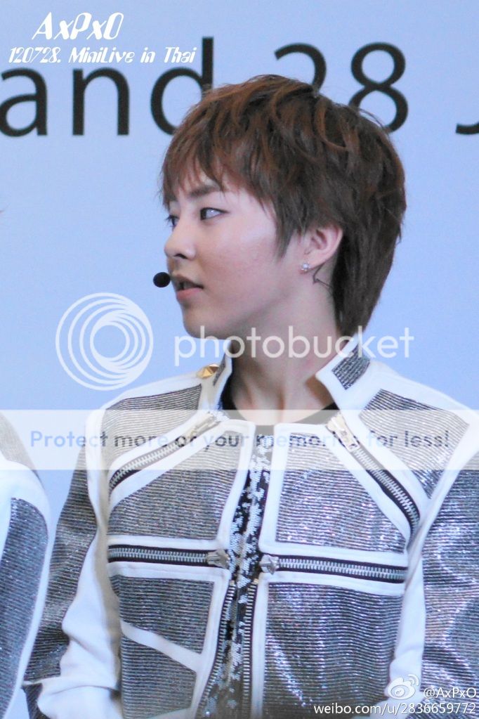 [Fantaken] 280712 EXO M XiuMin @ Mini Live in ThaiLand A913fe3cgw1dvw3wgrs9ej