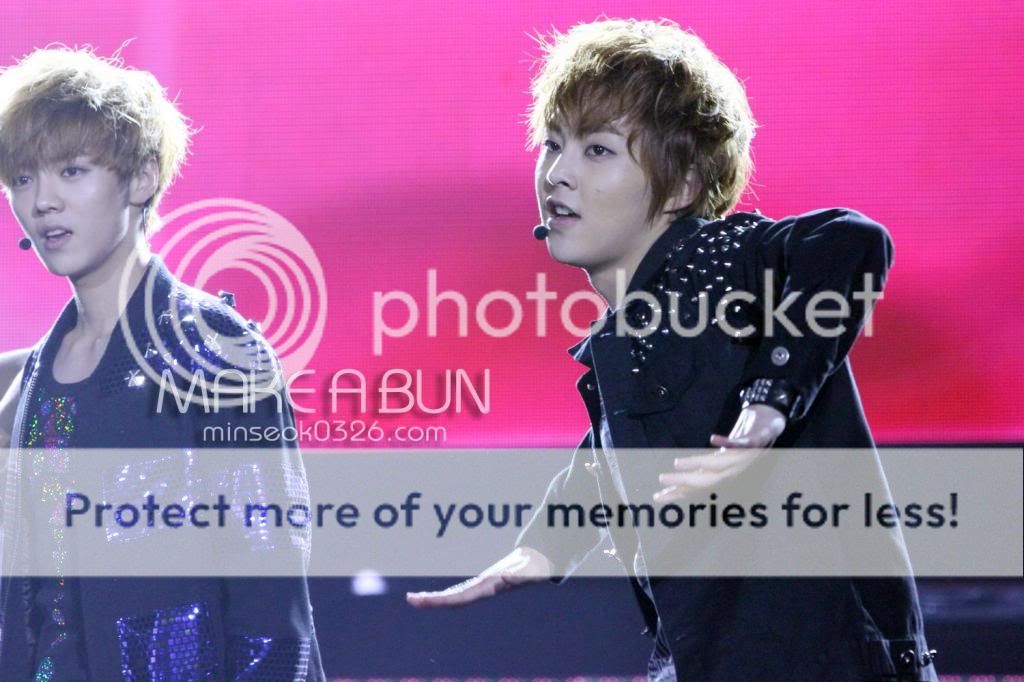 [Fantaken] 281012 EXO M XiuMin @ Yangtze River Music Festival EgNos