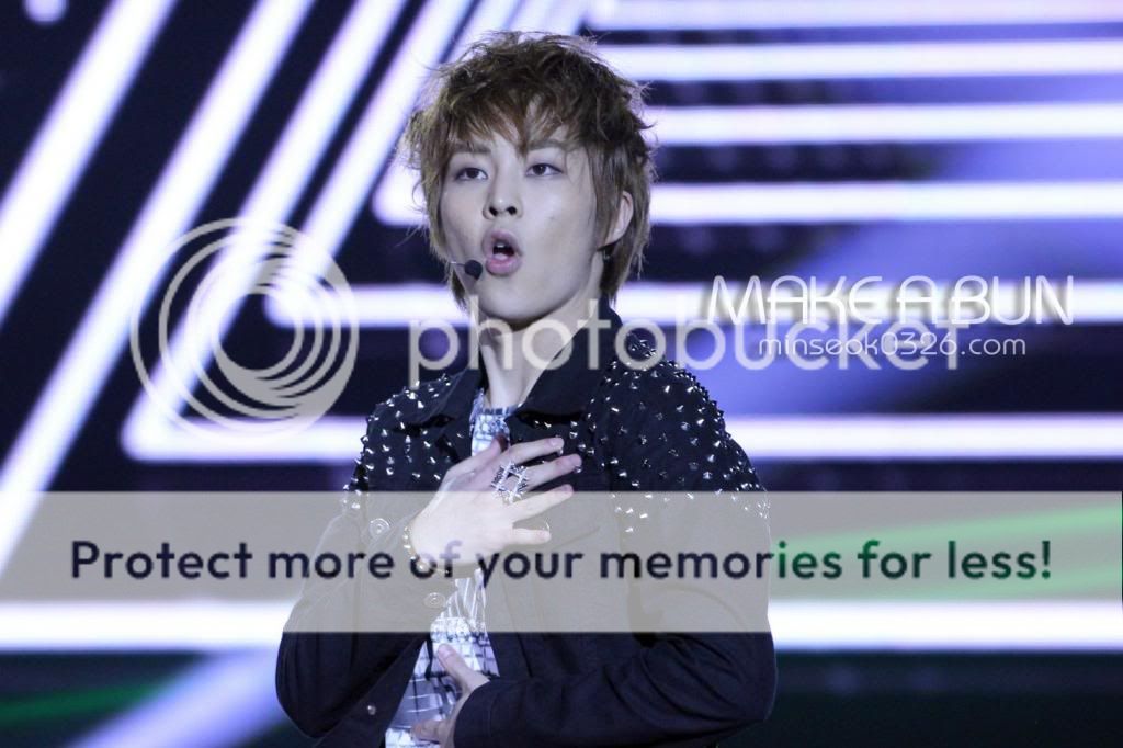 [Fantaken] 281012 EXO M XiuMin @ Yangtze River Music Festival IIsrG