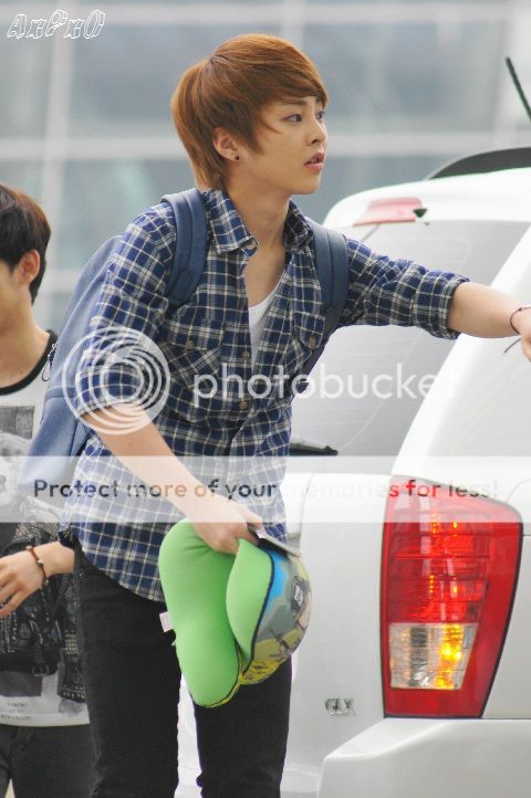 [Fantaken] 210912 EXO M XiuMin @ Incheon Airport to Jakarta Tumblr_mawunyoYN11rtbnipo2_500