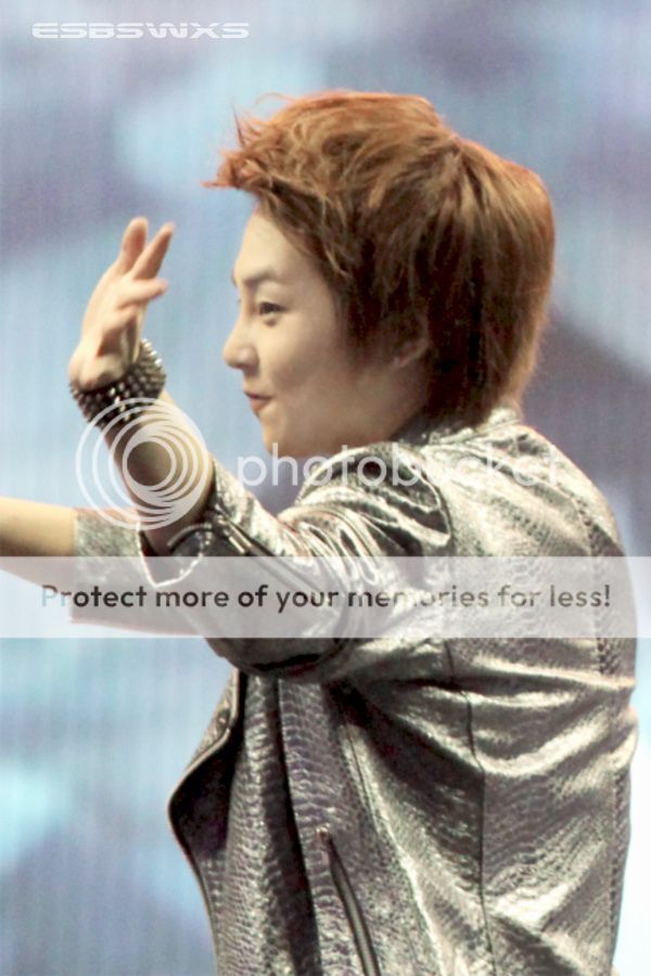 [Fantaken] 021012 EXO M Xiumin @ Chinese & South Korean Song Festival Tumblr_mbrc3vDiJU1rtbnipo1_1280