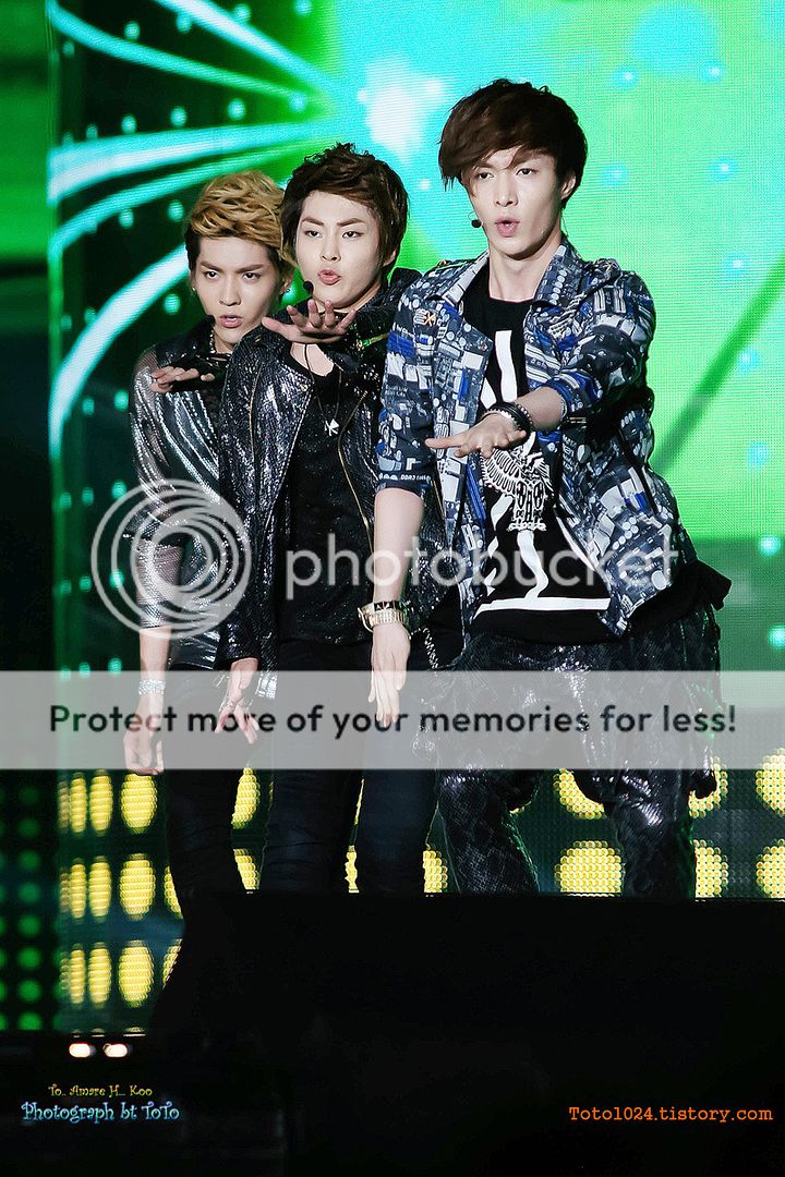 [Fantaken] 250812 EXO M XiuMin @ The 14th Korea-China Festival Tumblr_mdeu7cViKF1rzs9sio1_1280