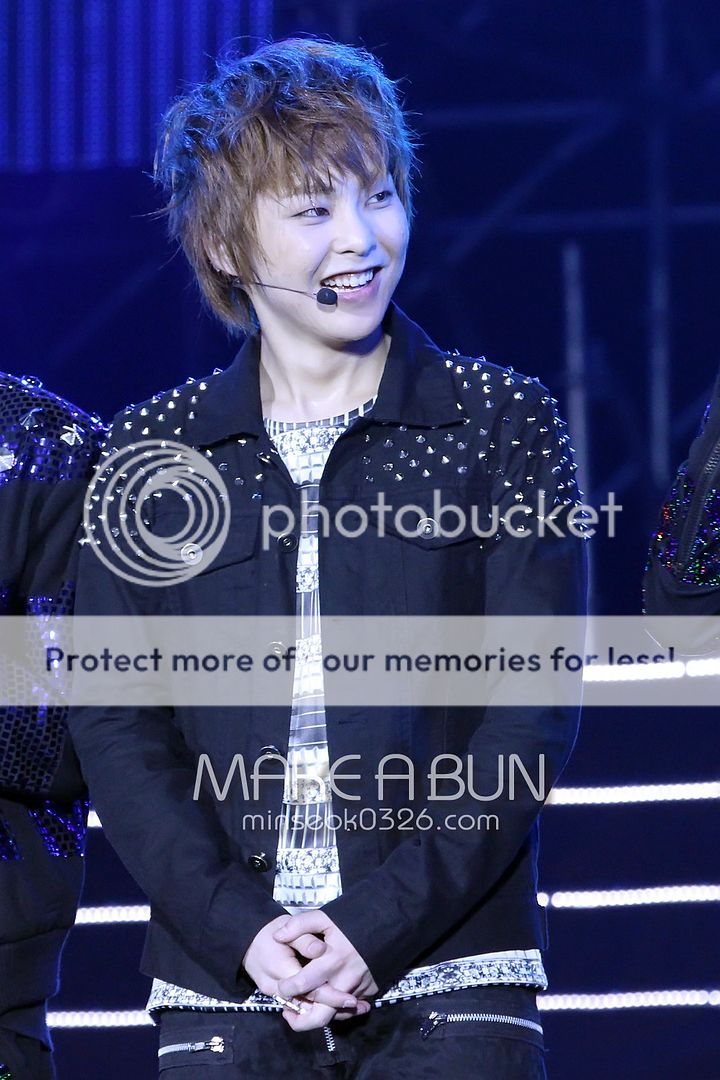 [Fantaken] 281012 EXO M XiuMin @ Yangtze River Music Festival YYvab