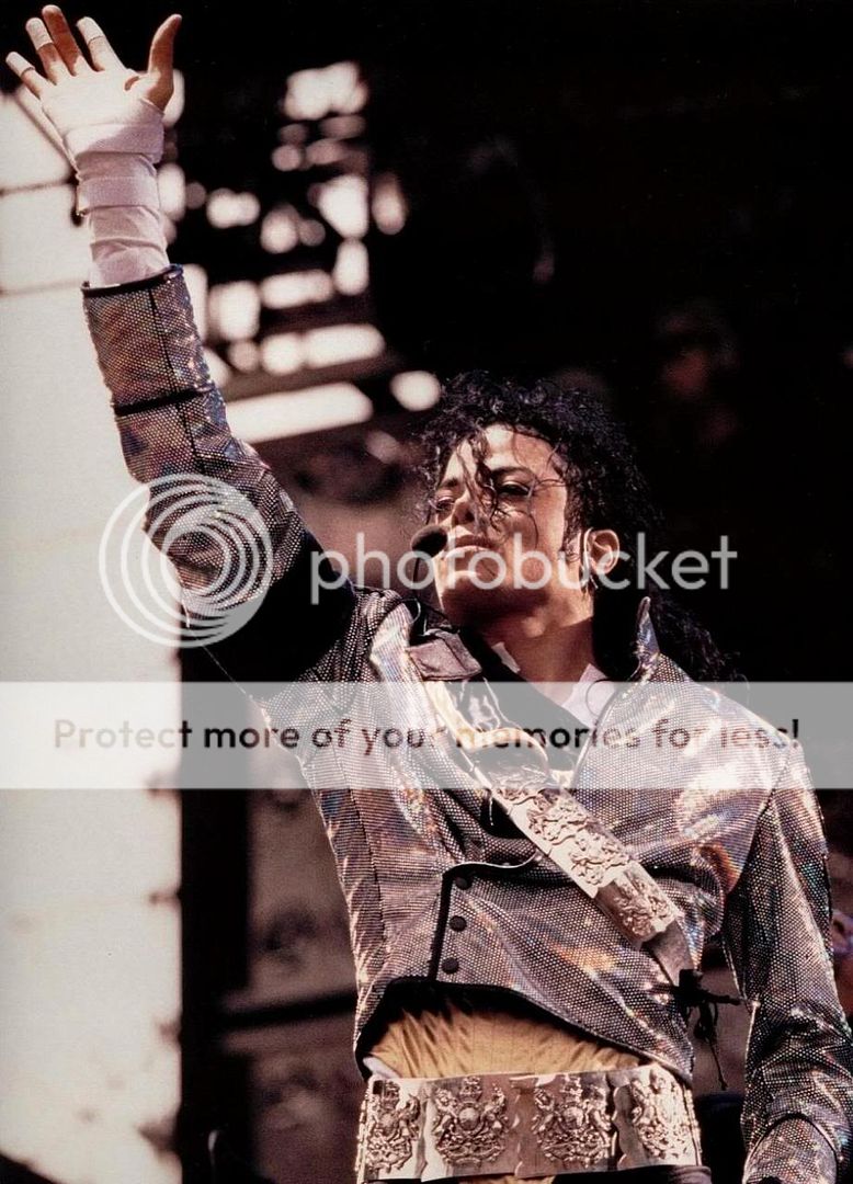 Dangerous tour MJ_Dangerous_handJam-1