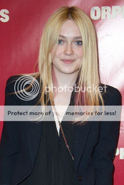 Dakota Fanning / Michael Sheen - Imagenes/Videos de Paparazzi / Estudio/ Eventos etc. - Página 6 GD_zps404336c9