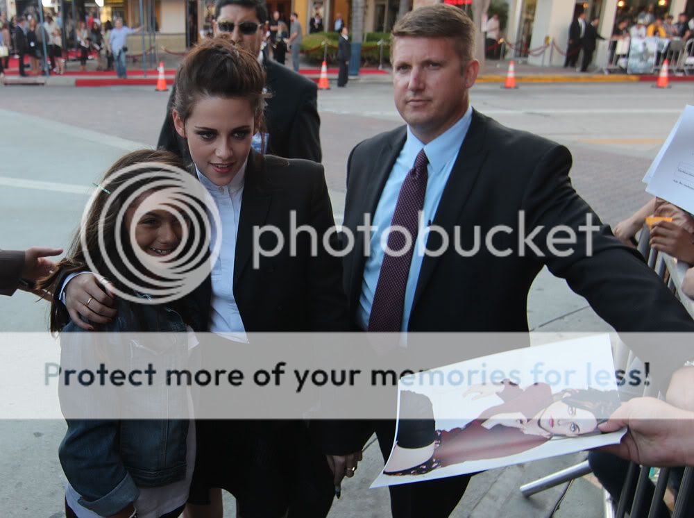 Kristen Stewart - Imagenes/Videos de Paparazzi / Estudio/ Eventos etc. - Página 24 7299356898_88dd48d0e8_o