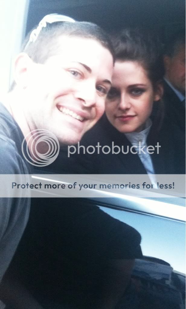 Kristen Stewart - Imagenes/Videos de Paparazzi / Estudio/ Eventos etc. - Página 24 AuHHuQgCIAAPpSr