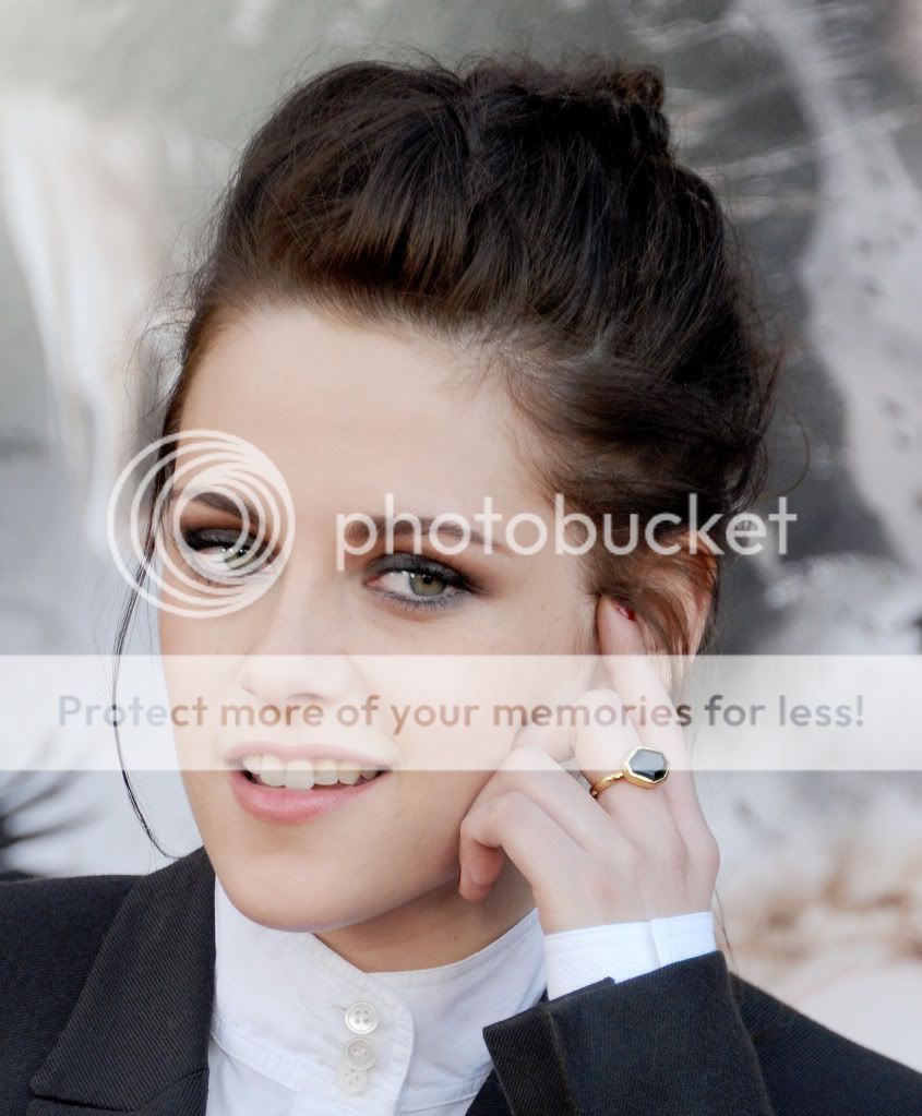 Kristen Stewart - Imagenes/Videos de Paparazzi / Estudio/ Eventos etc. - Página 24 Kstewartfans052912-44