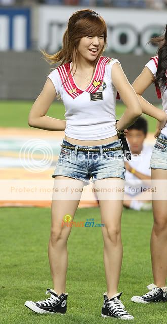 [PICS] Sunny và những đôi giày thể thao đặc biệt ! 2009080820364410101