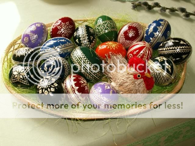 بيض شم النـــــــــــــــسيم Easter_eggs_-_straw_decoration