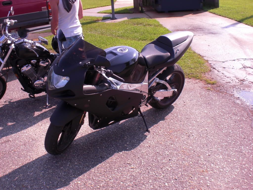 pics of the gsxr Titties045