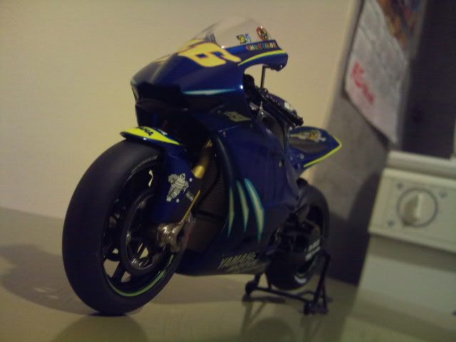 Honda RCV211 Y Yamaha YRZ M1 2004  Foto0441-1