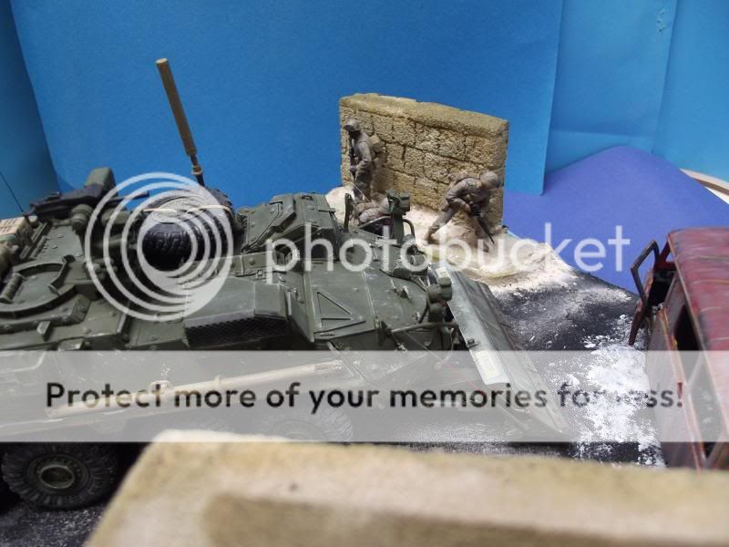Stryker M1132 dozer Trumpeter + UAZ Bilek + figurine MB et Dragon au 1/35 005_zps3f491cfb