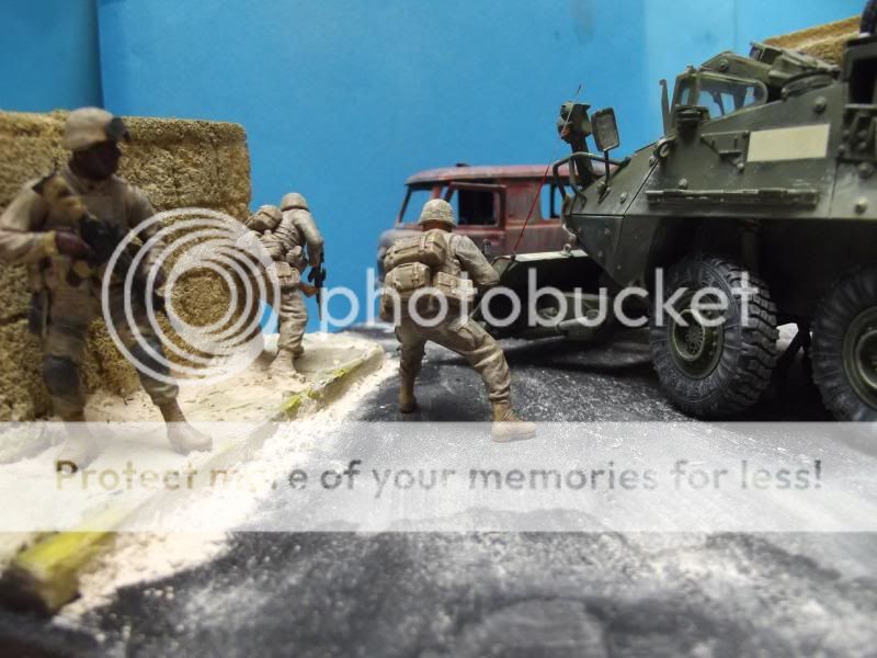 Stryker M1132 dozer Trumpeter + UAZ Bilek + figurine MB et Dragon au 1/35 006_zpsc7ec9c4d