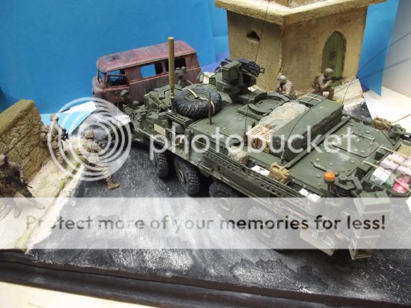 Stryker M1132 dozer Trumpeter + UAZ Bilek + figurine MB et Dragon au 1/35 007_zps8c4eb529