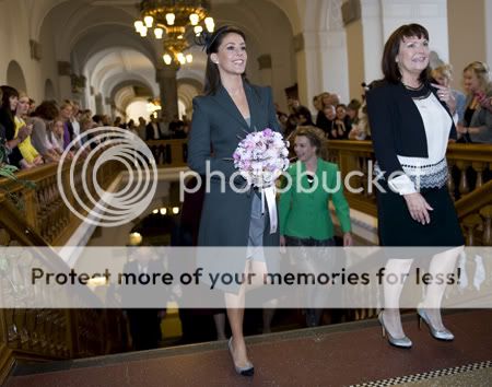 Joachim y Marie Cavallier, Príncipes de Dinamarca - Página 18 Marie20i20Folketinget2011