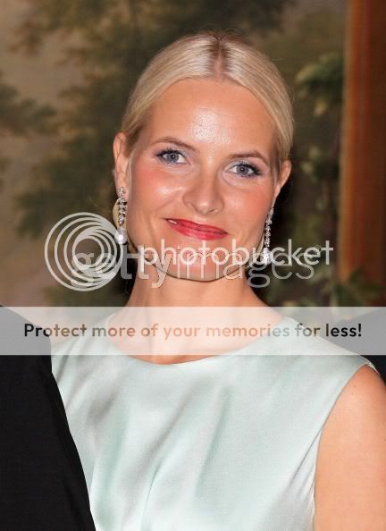 Sonja Haraldsen. Reina de Noruega - Página 7 141630602