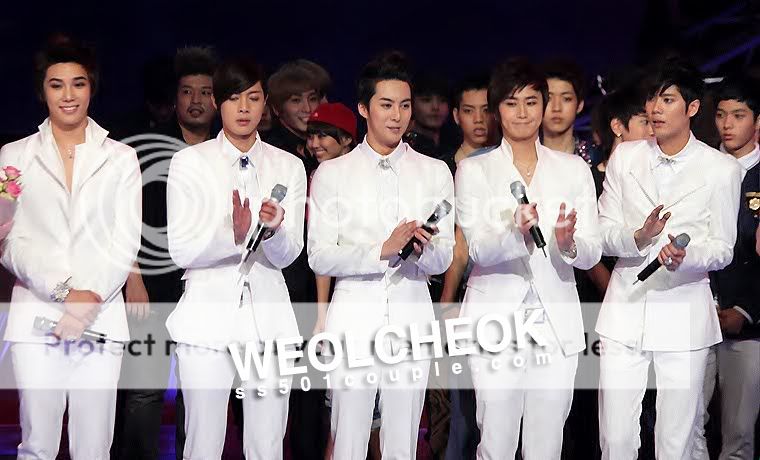 [SS501] Music Bank stage 11.6.2010 1276257931_04