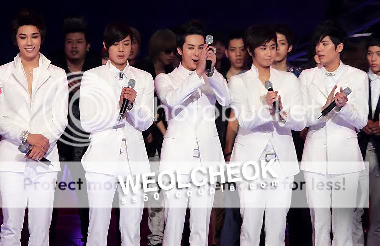 [SS501] Music Bank stage 11.6.2010 1276257931_05