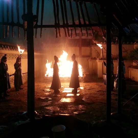 Lee Joon Gi Mensajes Primera fotos del set como titular Scholar Who Walks the Night Ouudsi