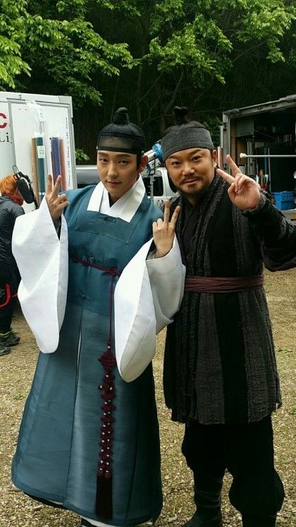 Lee Joon Gi y Lee Yoo Bi Mostrar sus miradas para Scholar Who Walks the Night Zyn1