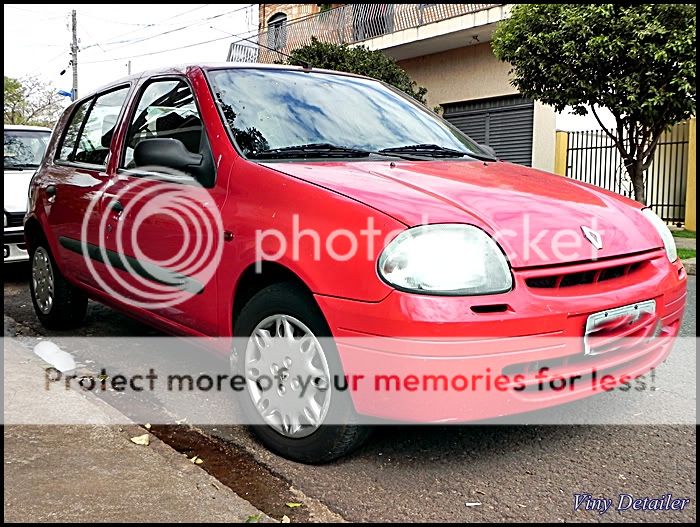 Detalhe Exterior Clio Vermelho DSCN2638