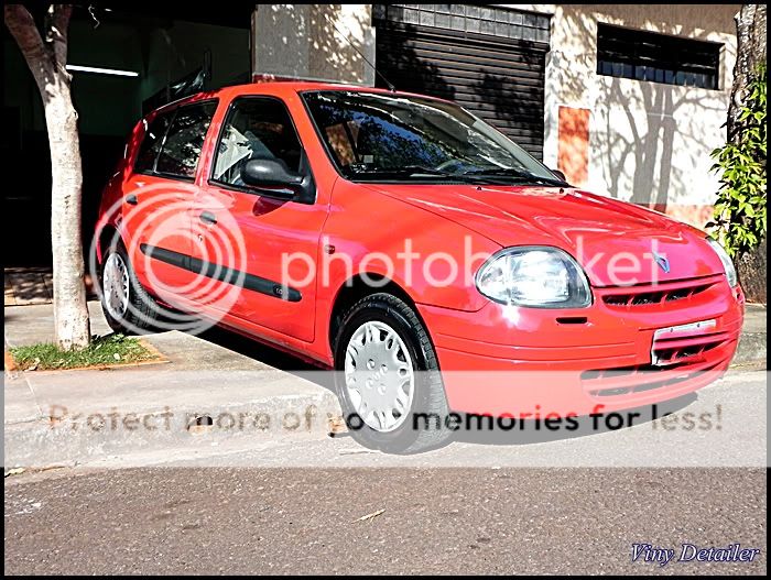 Detalhe Exterior Clio Vermelho DSCN3001