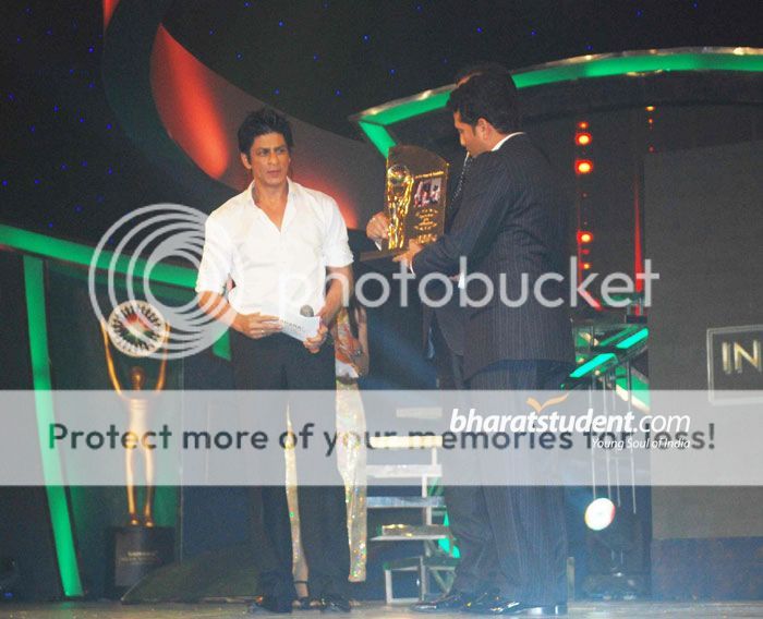 صور شاروخان فى حفل Sahara Sports Awards Bd710863