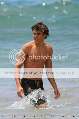 Zac Efron Zac_efron_1189445559