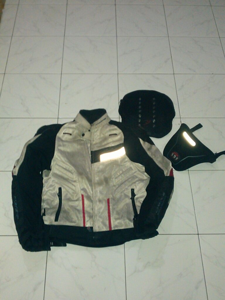 Dicari Jaket Komine second Jk - 007 ato JK-021 ( merah, abu2, putih ) ukuran XL & vlek chemco 4,5 inc Jaket1