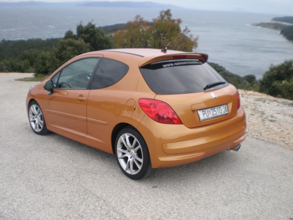 (207) Peugeot 207 PA260105