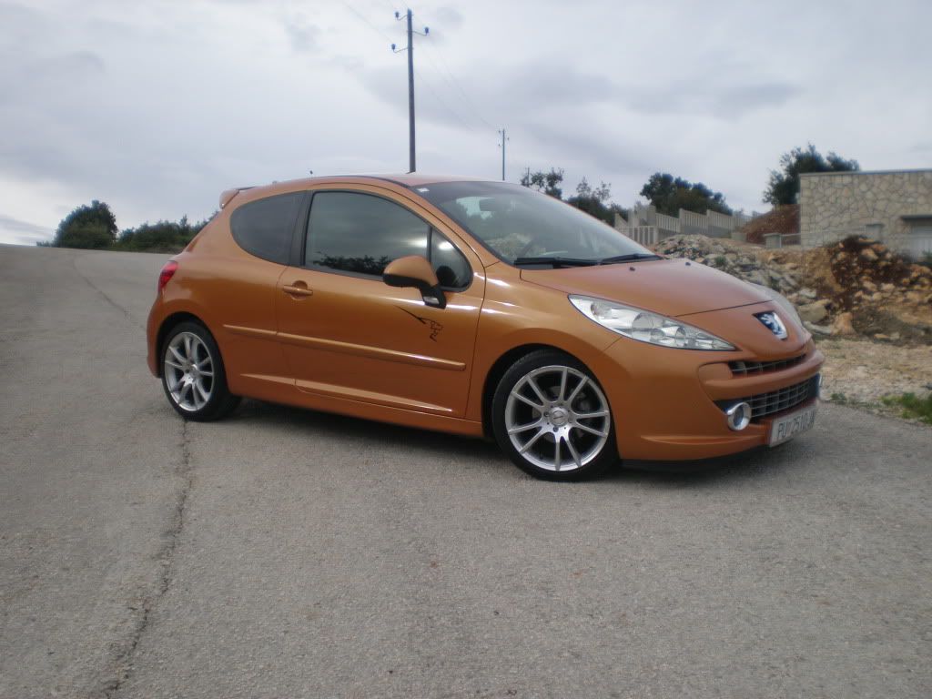 (207) Peugeot 207 PA260109