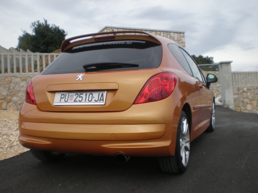 (207) Peugeot 207 PA260117