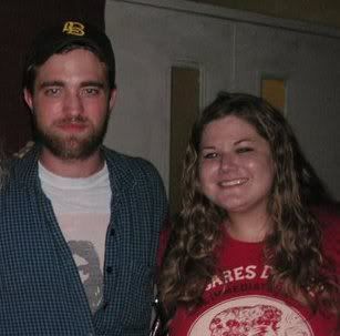 New fan pics of Robert Pattinson in Houston 00a887qh